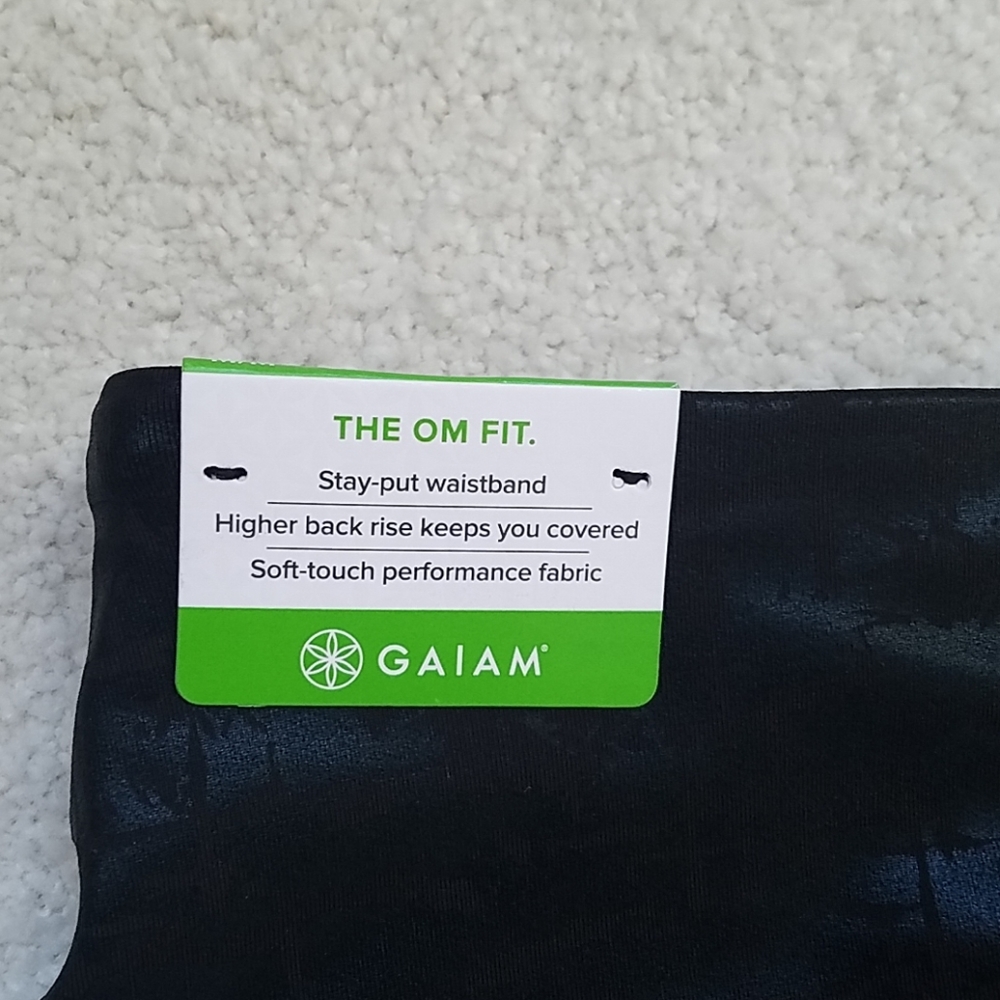 Last pair.  Gaiam high rise shiny leggings - Picture 7 of 8